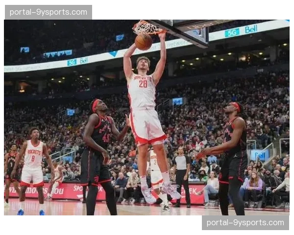 火箭申京格林内外线配合日益默契 球队快攻得分联盟前列 火箭申京格林内外线配合日益默契 球队快攻得分联盟前列